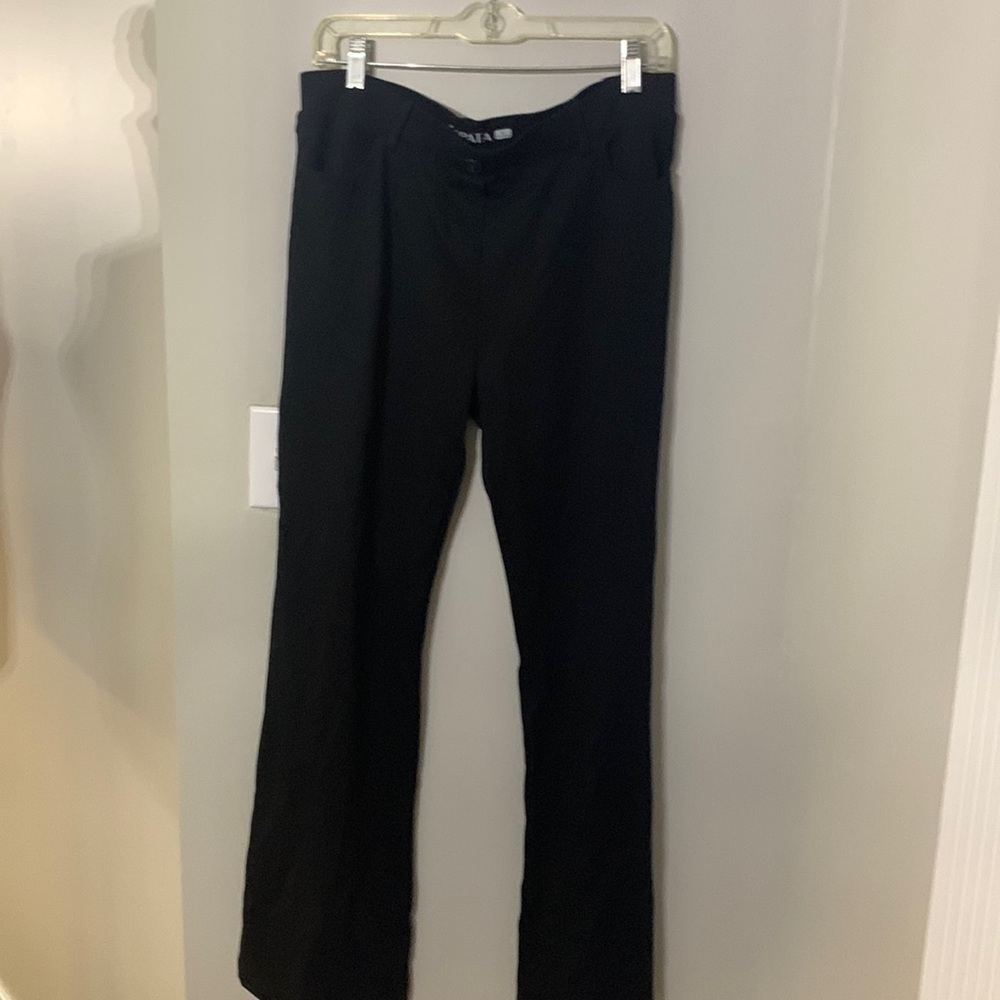 Dress Yoga pants size L 30” inseam black stretch fabric NWT.
